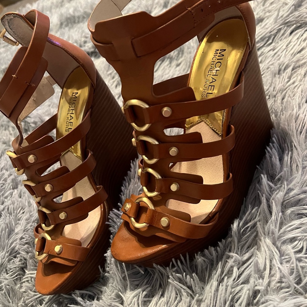 Michael Kors wedges tan